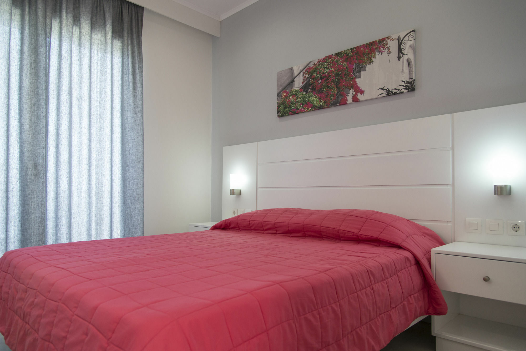 Byron Apartments Тигаки Экстерьер фото
