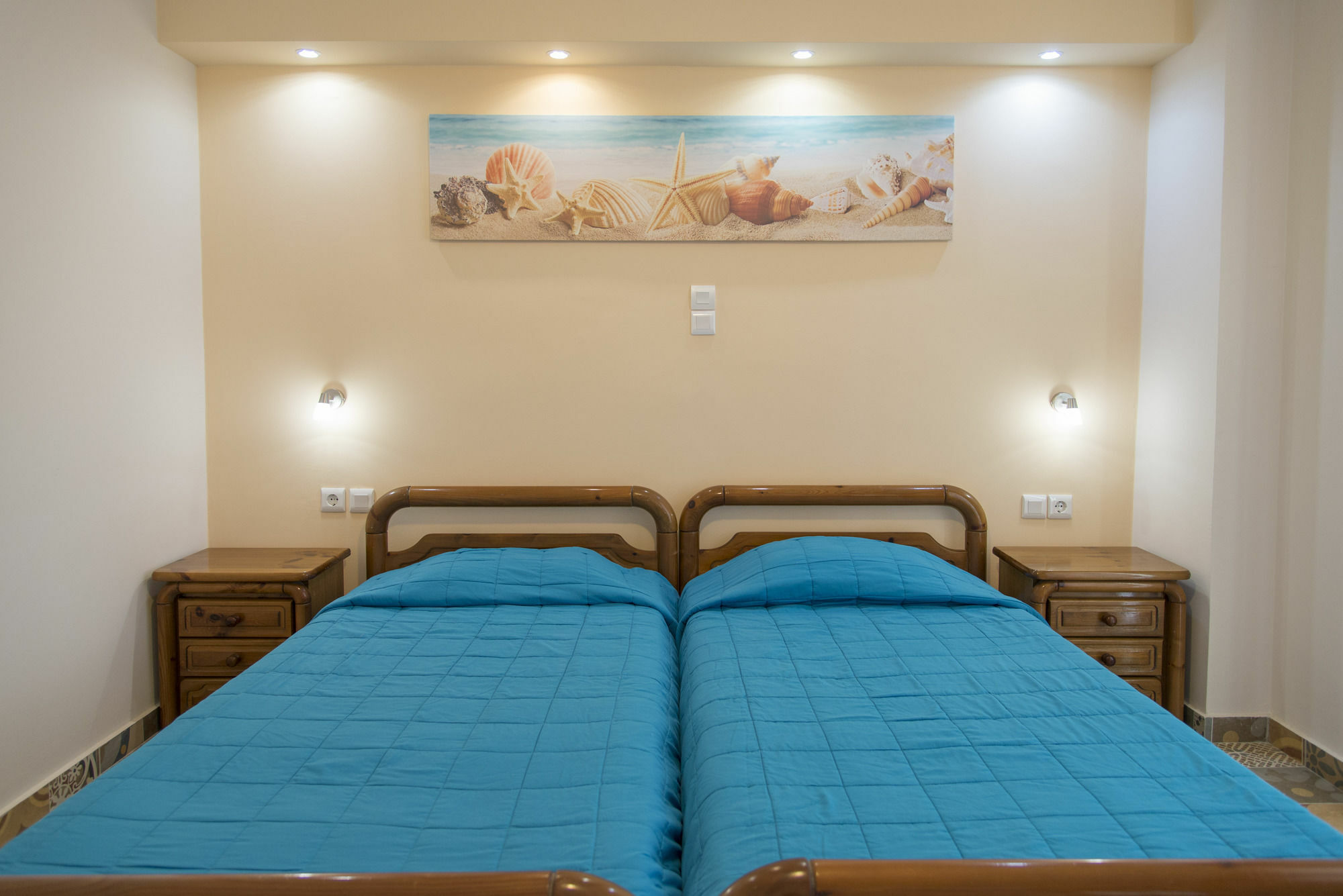 Byron Apartments Тигаки Экстерьер фото
