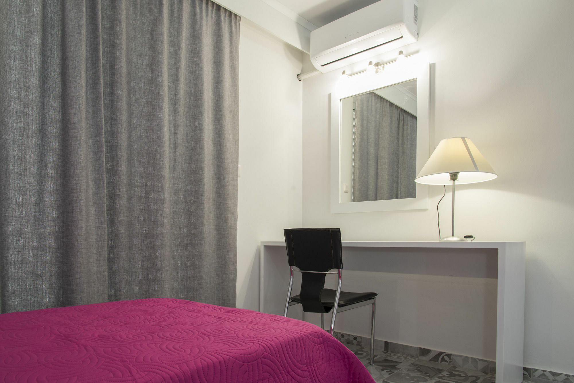 Byron Apartments Тигаки Экстерьер фото