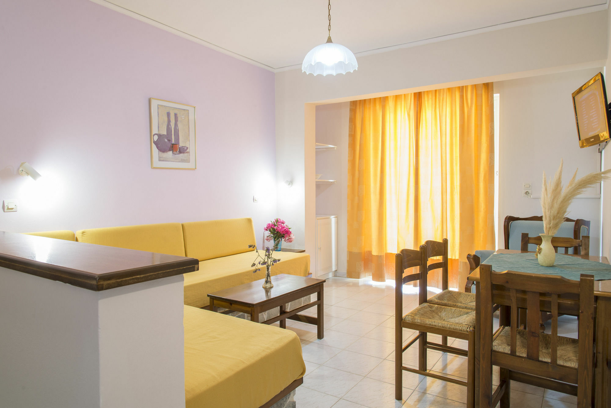 Byron Apartments Тигаки Экстерьер фото